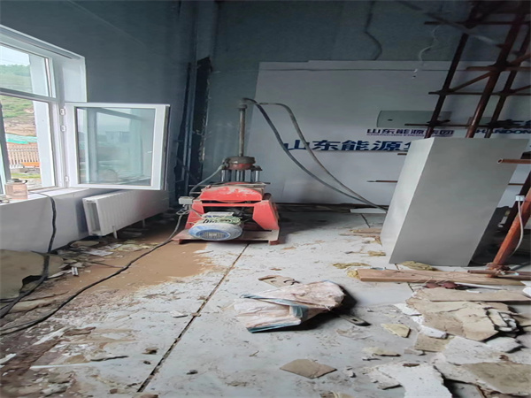 毛道乡地基基础下沉墙体裂缝加固注浆顶升施工