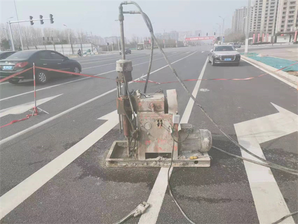 毛道乡公路路面下沉沉降开裂注浆加固施工
